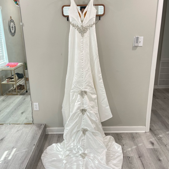 Allure Bridals 8432 Wedding Dress Size 6. Great Condition! - Picture 2 of 10